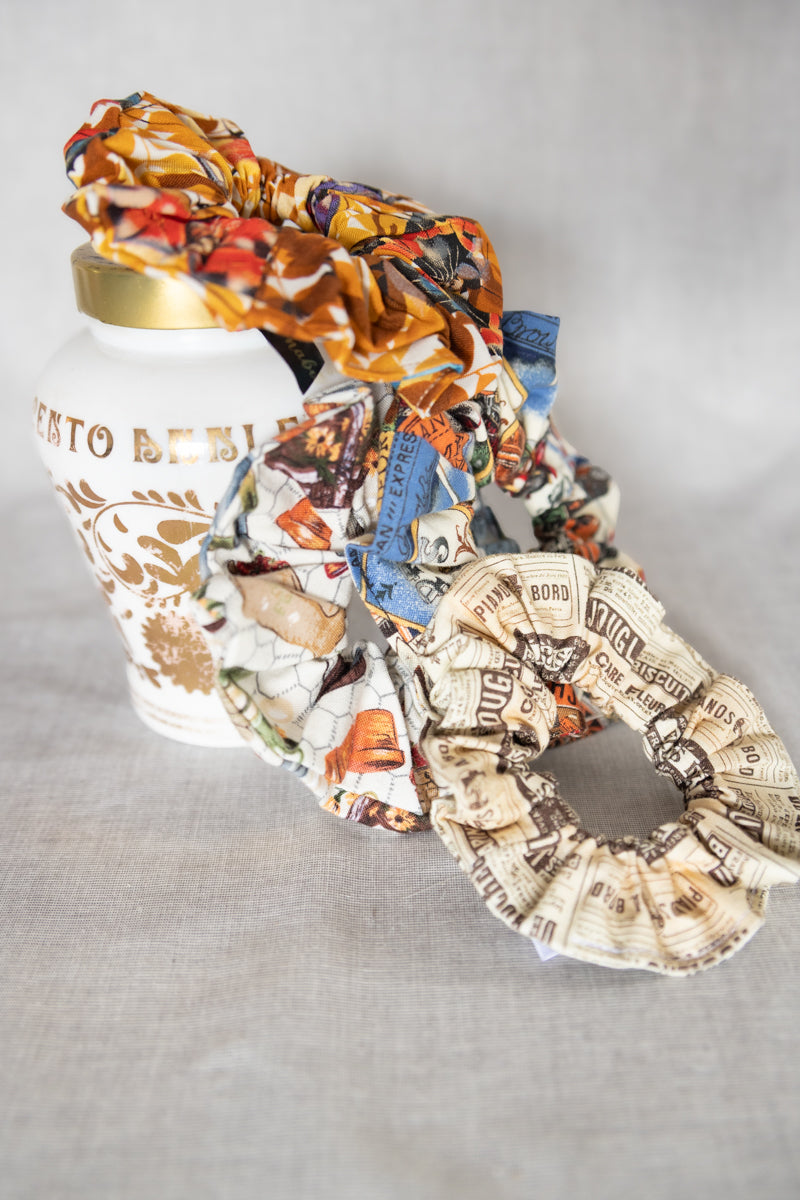 Scrunchies in cotone con foglie e farfalle