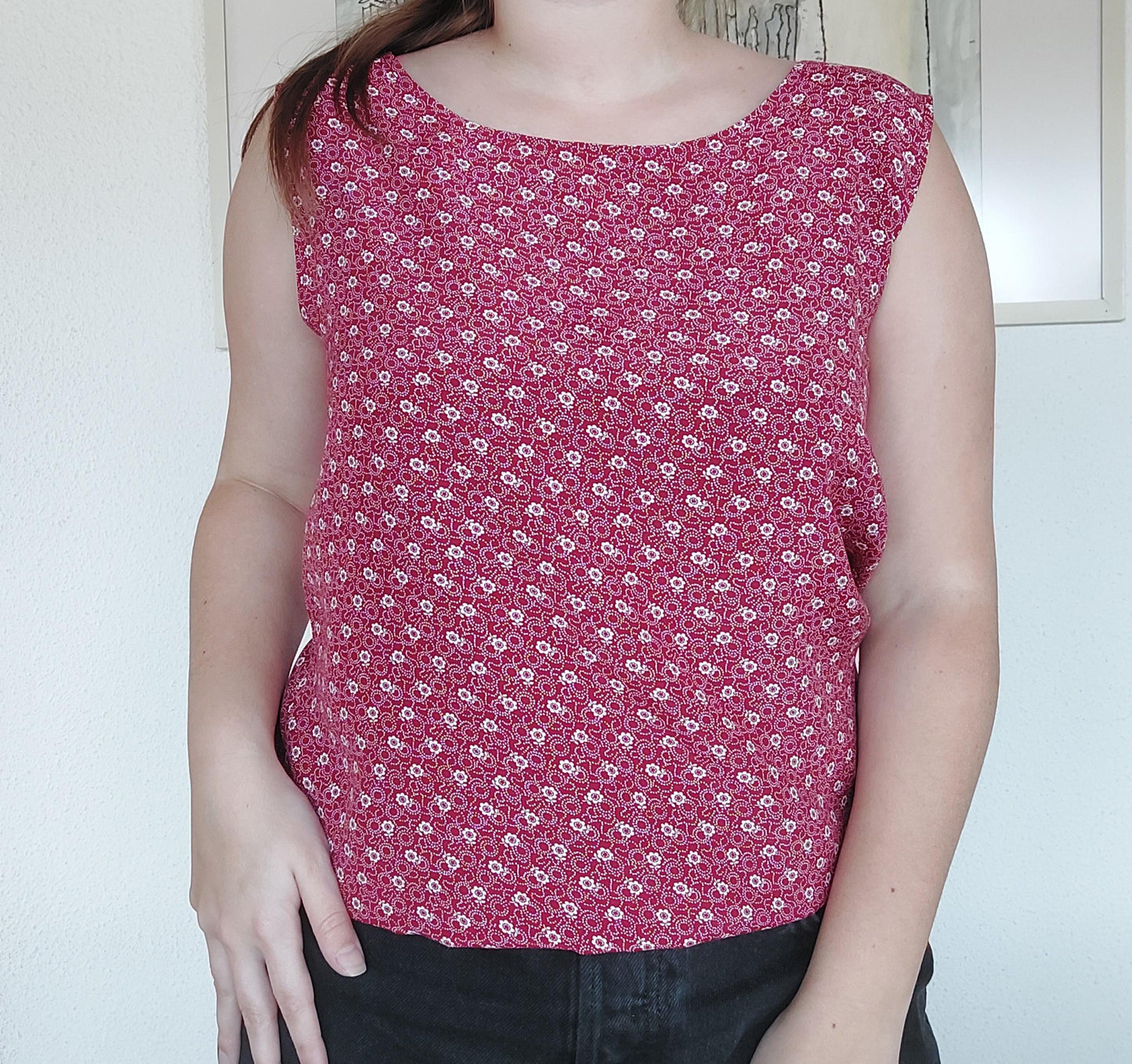 Canotta rossa floreale