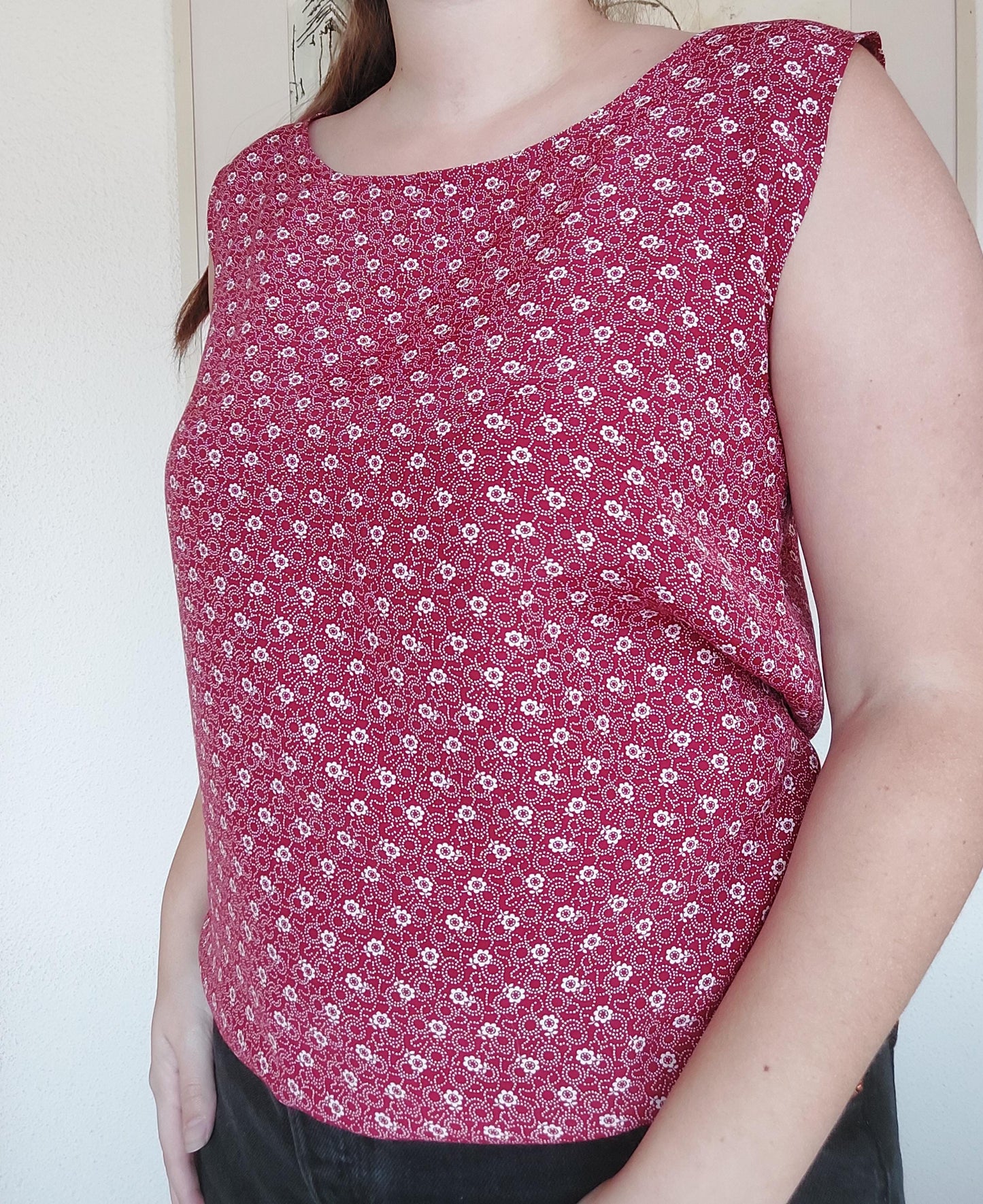 Canotta rossa floreale