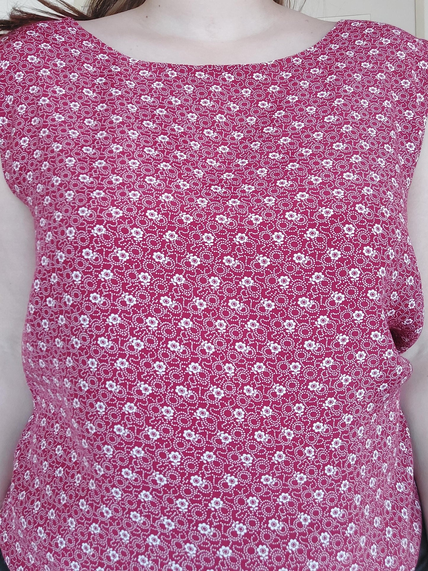 Canotta rossa floreale