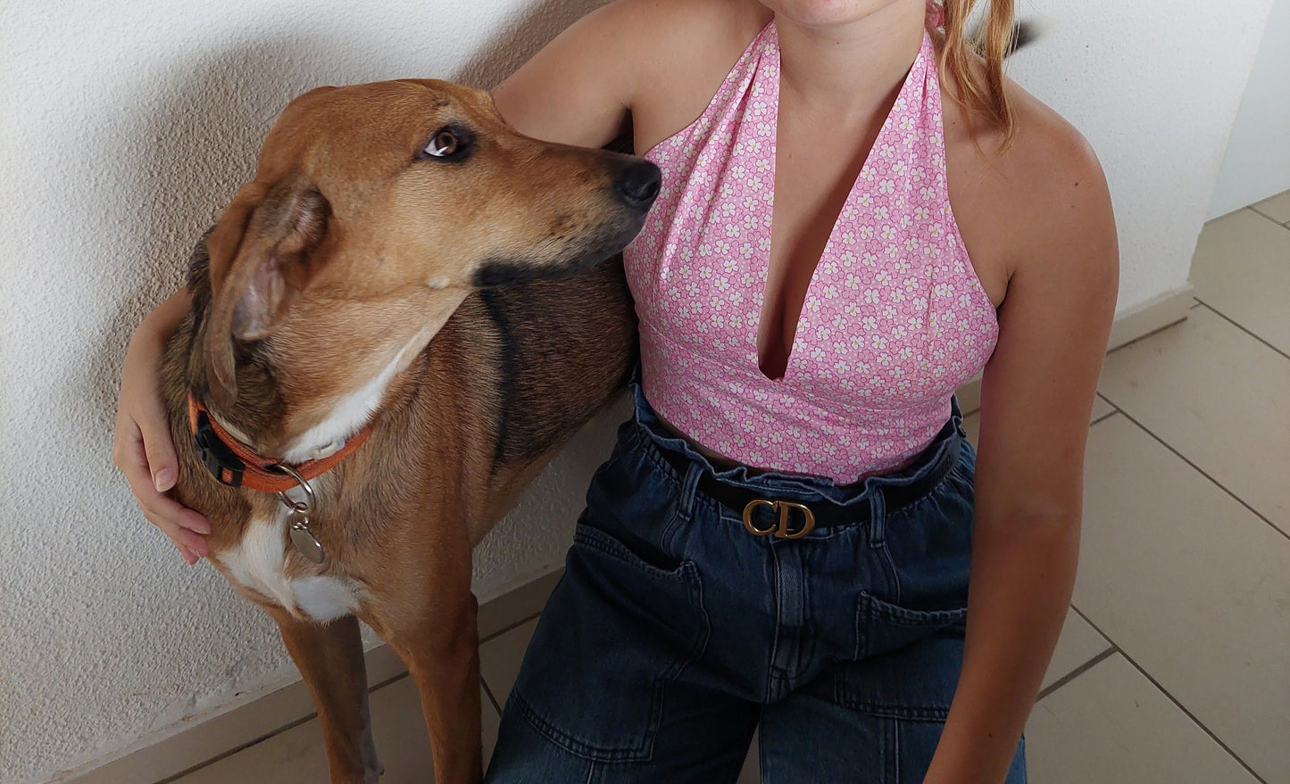 Top rosa regolabile con scollo a V