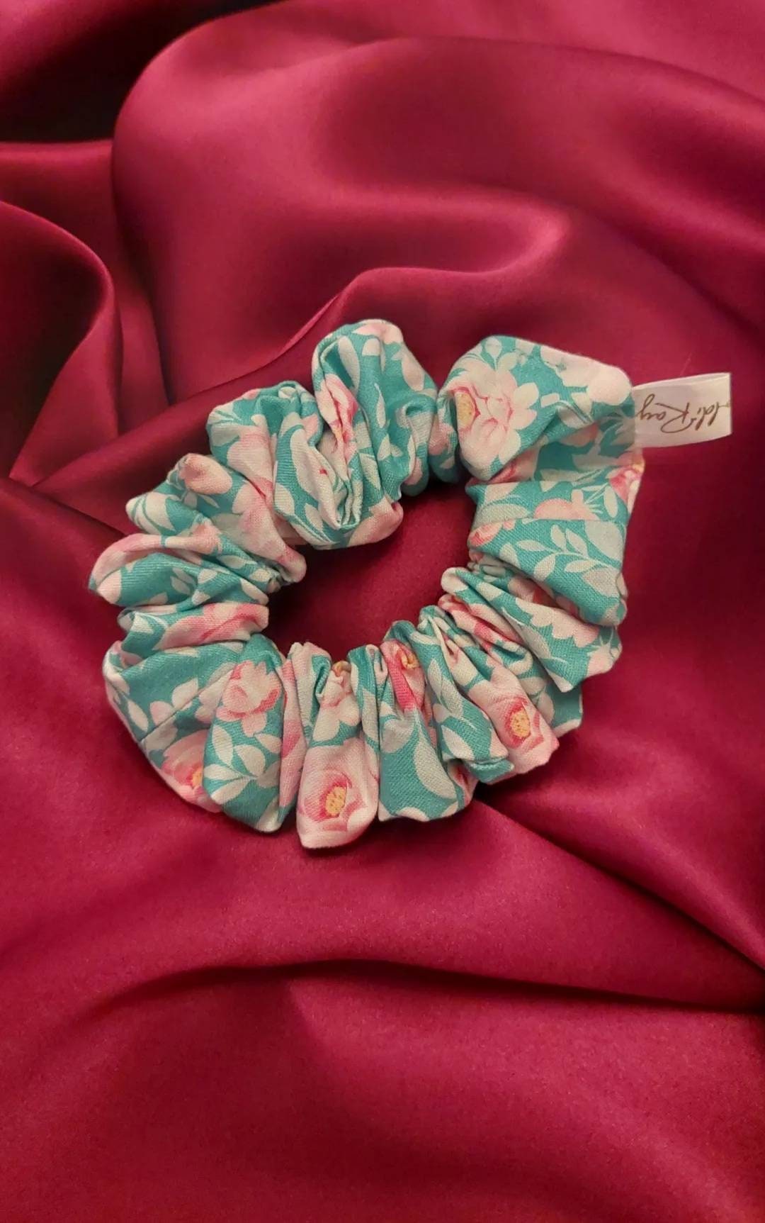 Scrunchies in cotone verde floreale