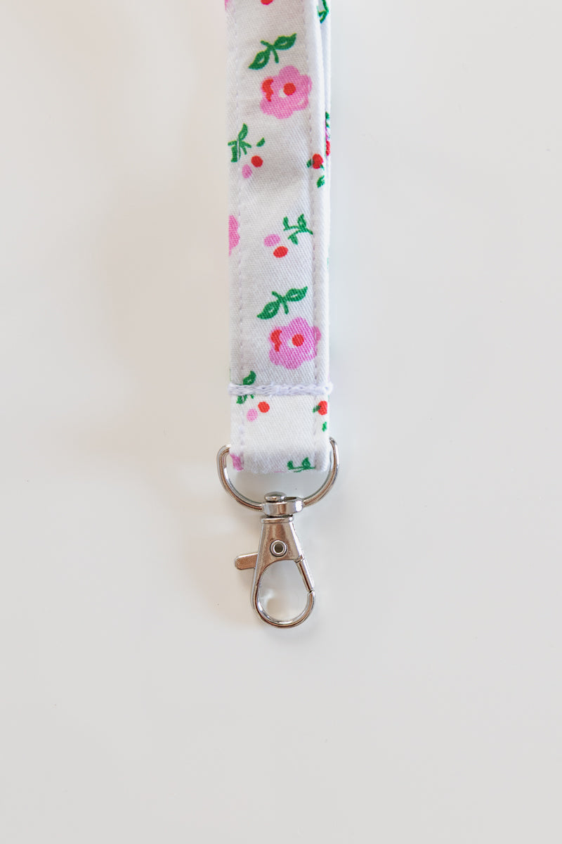 Portachiavi bianco con fiori rosa