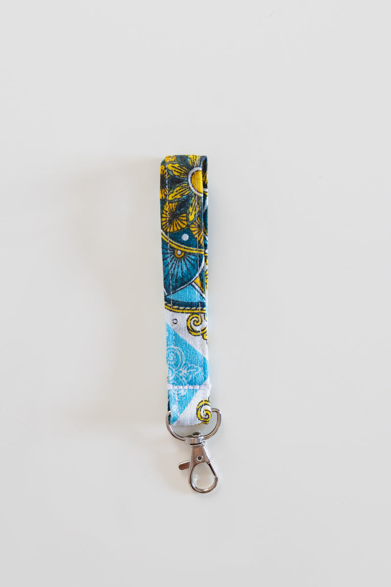 Portachiavi bianco fiori blu, portachiavi in tessuto, ciondolo per borsa, cinturino da polso, chiave, portachiavi bracciale,regalo economico