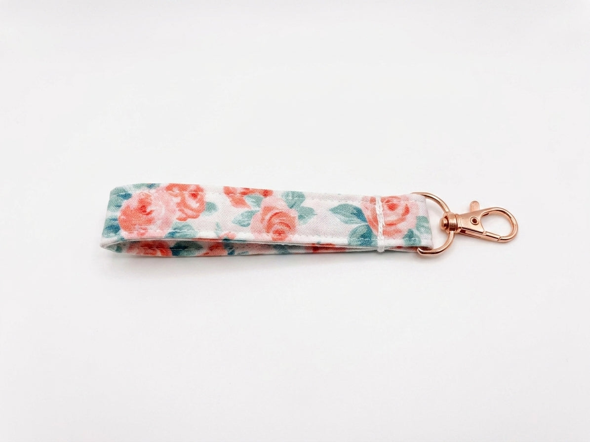 Portachiavi bianco con rose