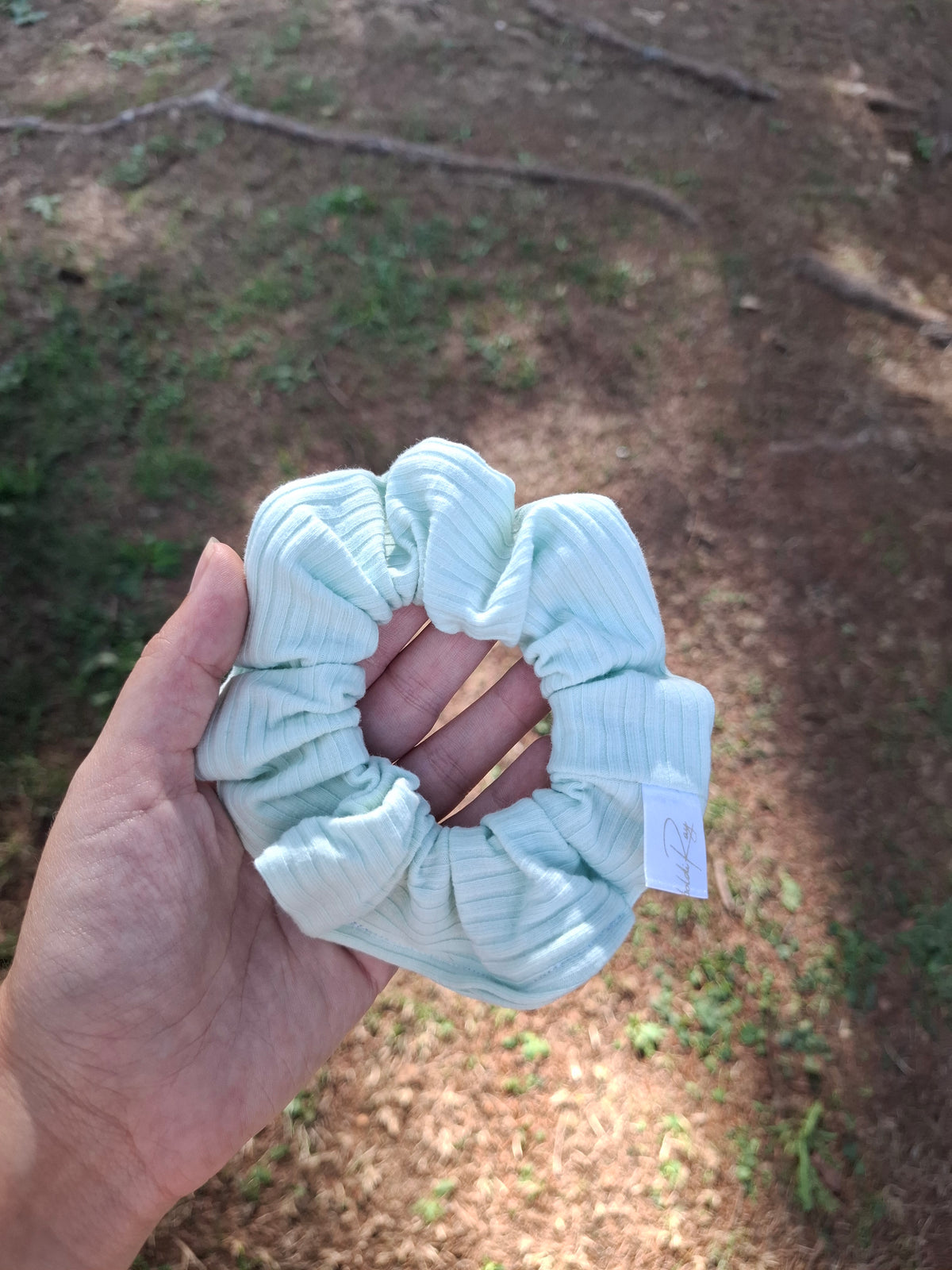 Scrunchies in maglia verde chiaro
