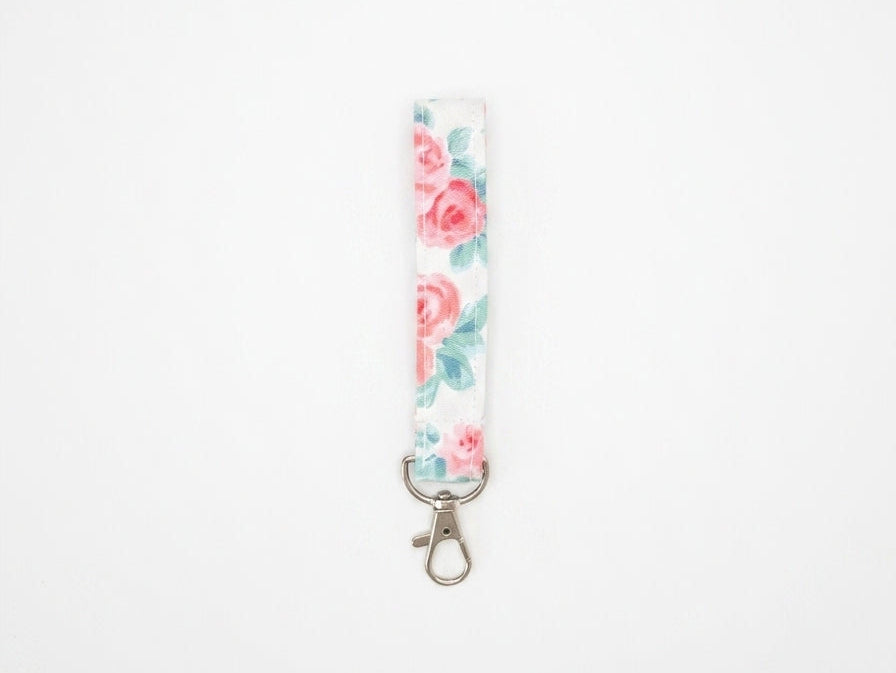 Portachiavi bianco con rose