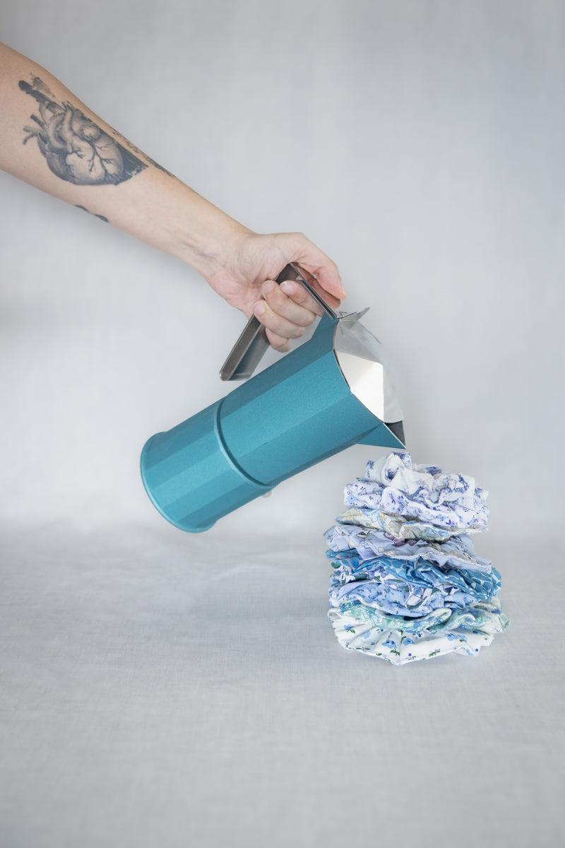Scrunchies in cotone maculato azzurro effetto acqua, scrunchies leopardato azzurro, regalo per lei, scrunchie maculato, accessori leopardati