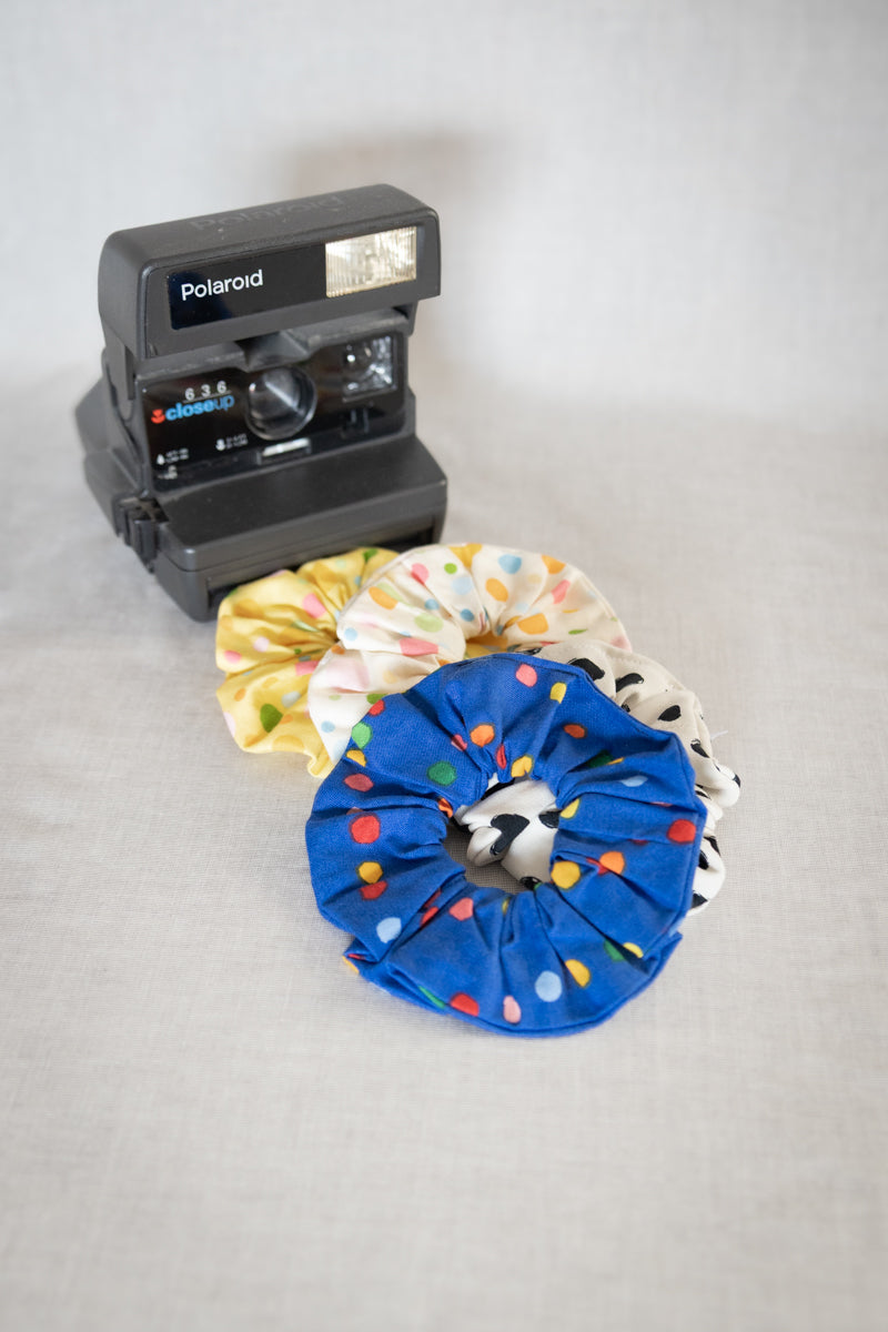 Scrunchies in cotone blu a pois