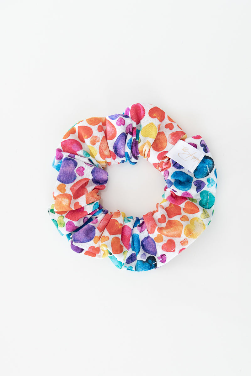 Scrunchies in poliestre con cuori colorati