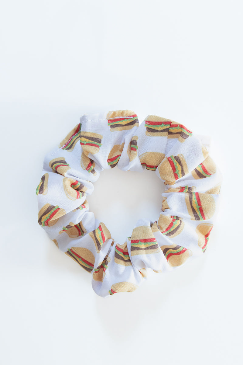 Scrunchies in poliestere bianco con hamburger