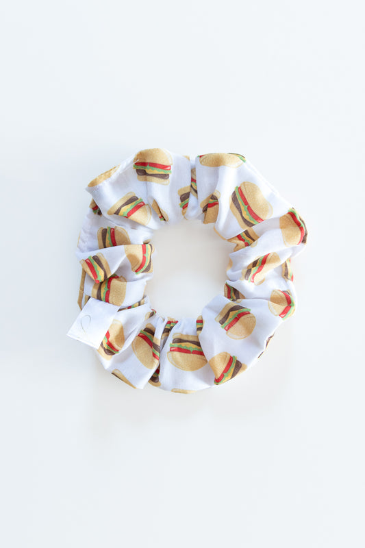 Scrunchies in poliestere bianco con hamburger