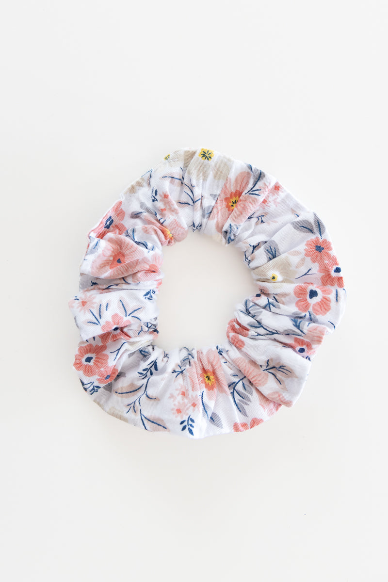Scrunchies in cotone bianco floreale