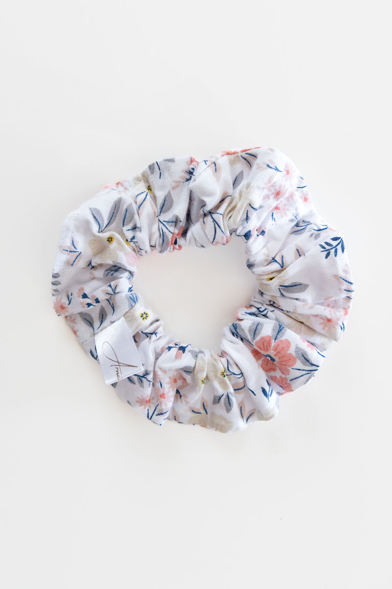 Scrunchies in cotone bianco floreale