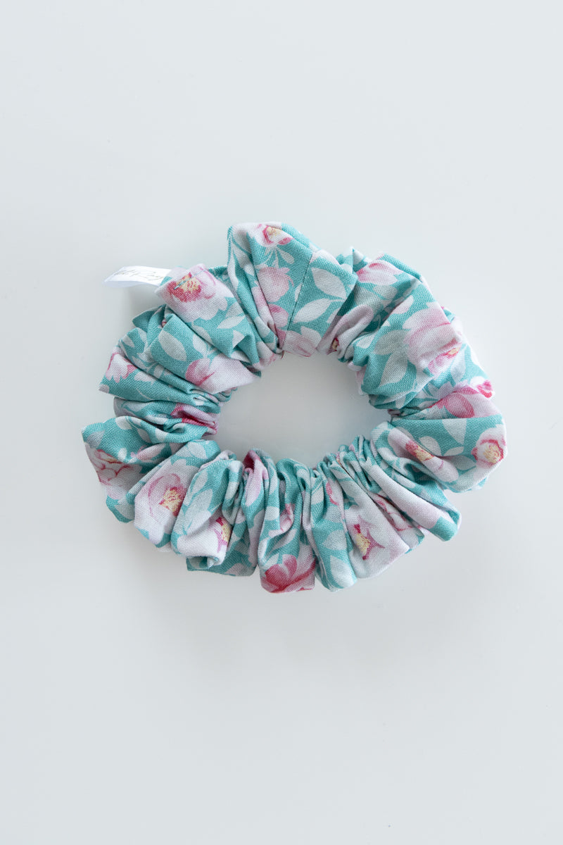 Scrunchies in cotone verde floreale