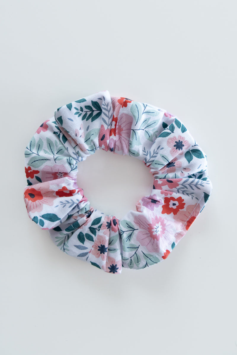 Scrunchies in cotone bianco floreale