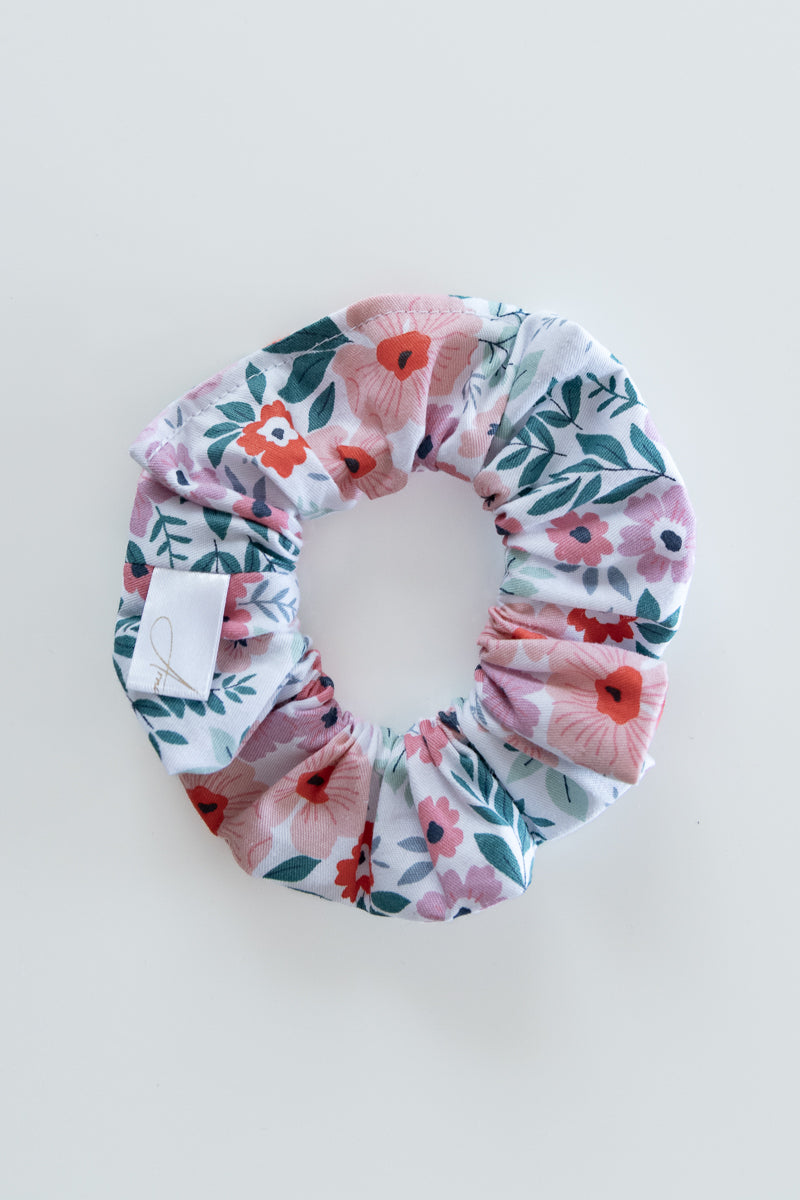 Scrunchies in cotone bianco floreale