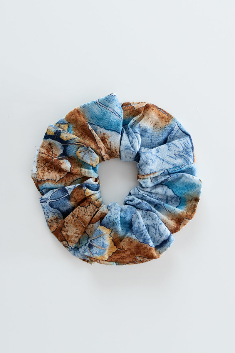 Scrunchies in cotone azzurro a tema autunnale