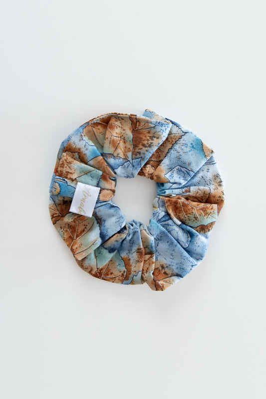 Scrunchies in cotone azzurro a tema autunnale