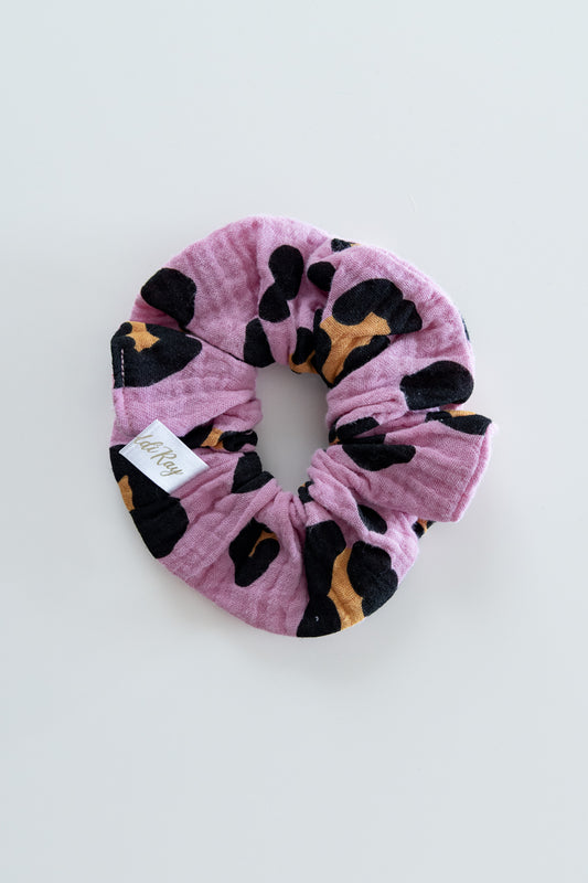 Scrunchies in mussola rosa leopardato