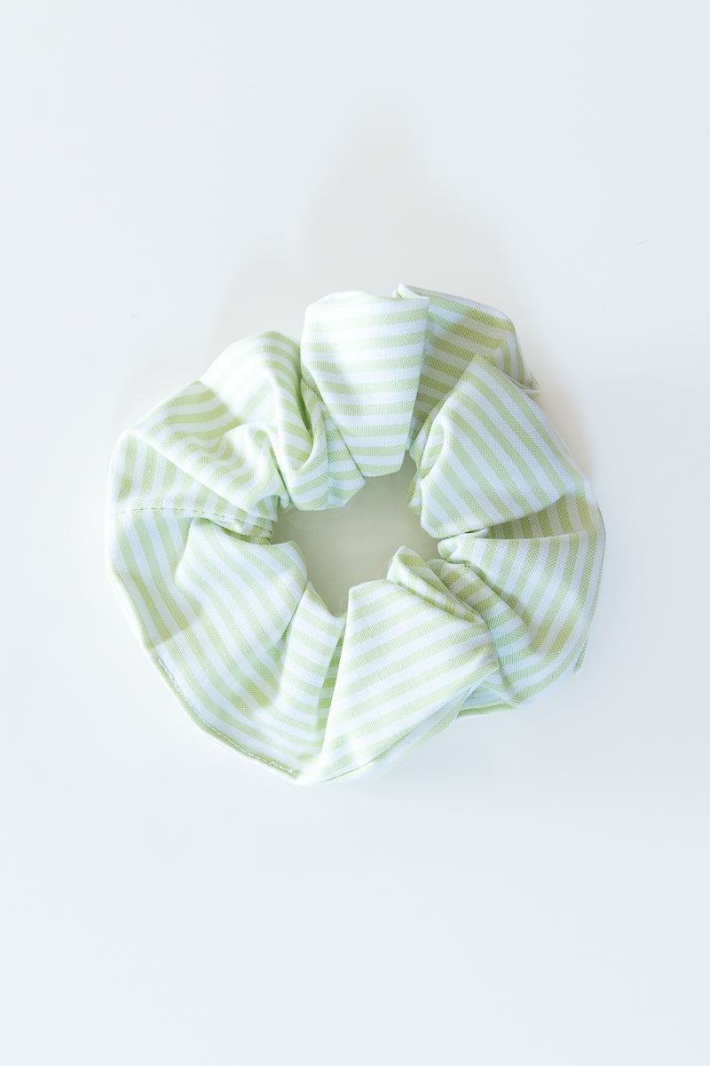 Scrunchies in cotone bianco con righe verdi