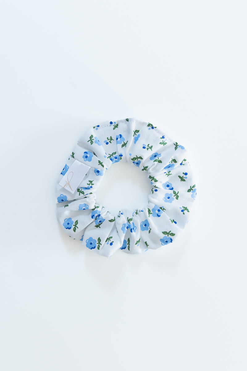 Scrunchies bianco con fiori azzurri