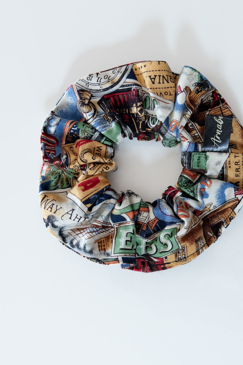 Scrunchies in cotone a tema treni e ferrovie